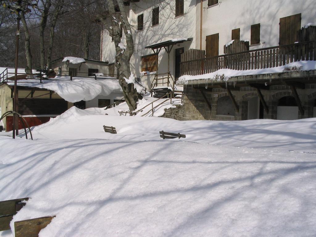 Albergo Ristorante Montecucco Da Tobia Sigillo Exterior photo